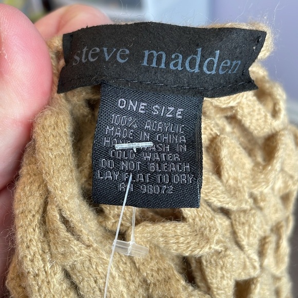 Steve Madden Open Knit Crochet Tan Camel Color Infinity Scarf with Fringe OS - Picture 5 of 12